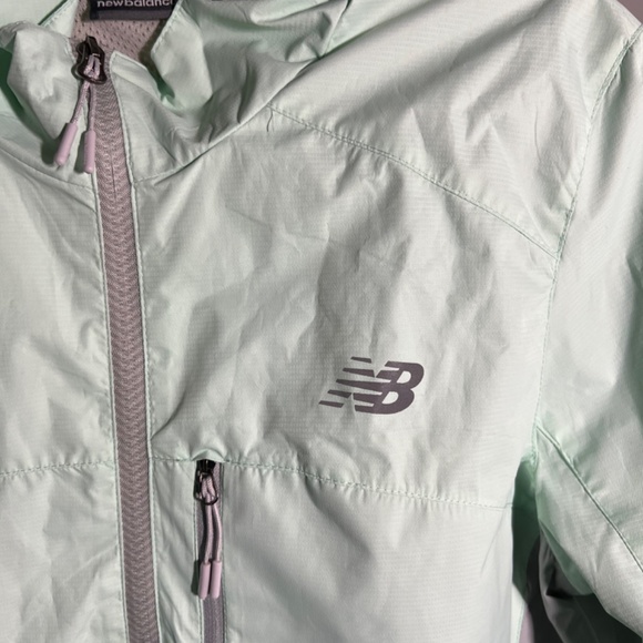 New Balance Women’s Windbreaker - Picture 2 of 4